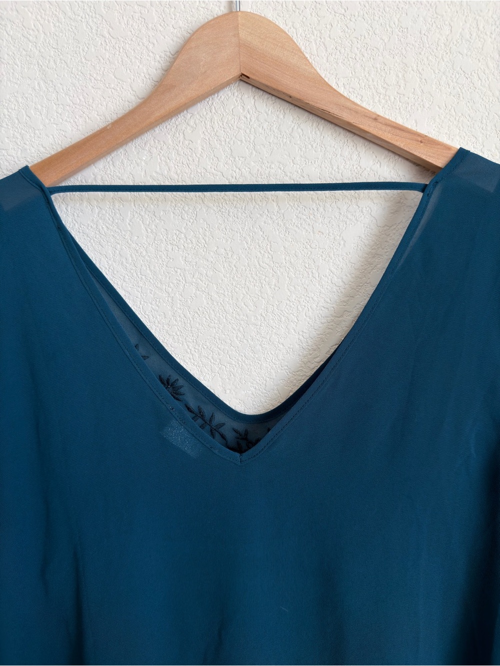 ASTR Embroidered Tonal Shift Mini Dress Large Teal V Neck Open Back 3/4 Sleeve - Picture 14 of 16